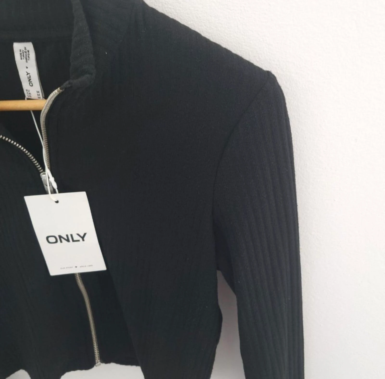 Nuevo con etiqueta: ONLY cárdigan negro acanalado con cremallera, talla M – photo 3